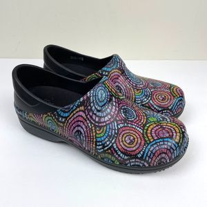 Crocs Neria‎ Pro II Clogs Shoes Tie Dye Graphic Print Comfort Shoes Womens 9